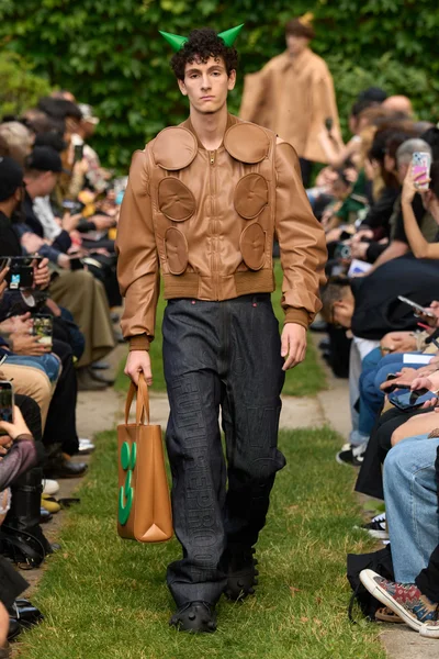 Look 27